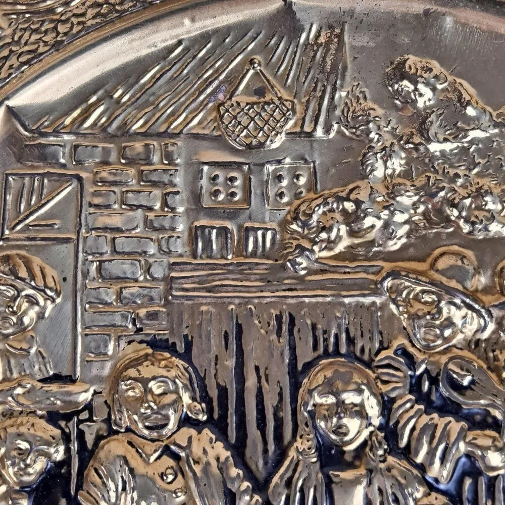 Vintage Brass Wall Hanging Plate Family Bar Tavern Pub Setting Oranate Detailing